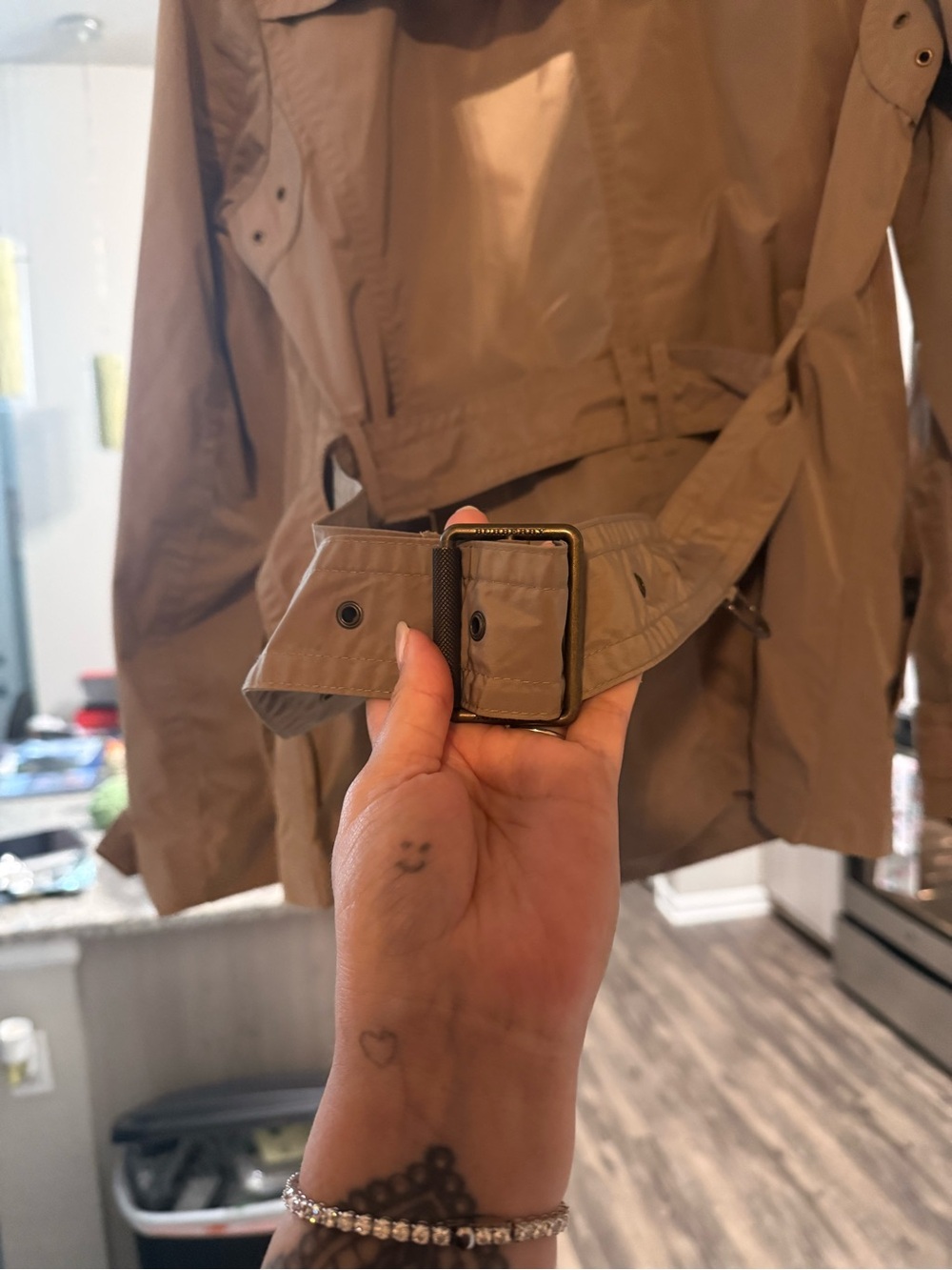 Burberry Tan Double-Breasted Short Trench Coat - Picture 6 of 11